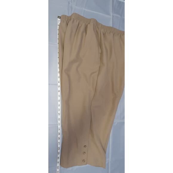 Alfred Dunner Woman Tan Capri Pants l Size: 22W - Picture 6 of 7